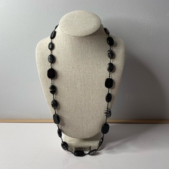 Necklace Individually Knotted Black Gray Lined Webbed Vein Smooth Stone Necklace - Picture 8 of 8